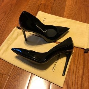 Louis Vuitton Black Eyeline Pumps